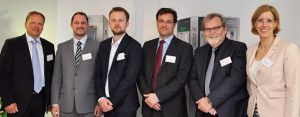 Die Referenten des bdvi-Fachtags (v. l. n. r.): Dr. Torsten Schmidt-Bader, Geschäftsführer moveproTEC (Bad Homburg v. d. H.), Sebastian Fries, Bereichsleiter Produktmanagement KBA-Metronic GmbH (Veitshöchheim), Steve Paschky, Geschäftsführer Saralon GmbH (Chemnitz), Paulo Alexandre, CEO der Romaco Group (Karlsruhe), Wolfgang Bossert, Geschäftsführer PaperGate GmbH (Eberdingen), Sonja Bähr, Geschäftsführerin des Verpackungsnetzwerks bdvi (Berlin).