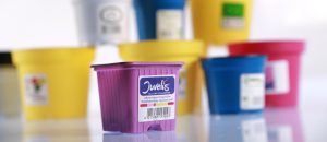 Bluhm fertigt jährlich mehrere Milliarden Etiketten: von Blankoetiketten, über Farbetiketten bis hin zu Spezialetiketten.