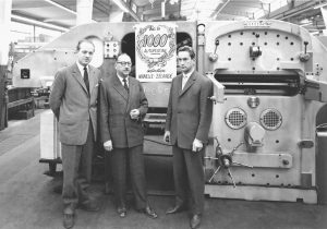 Die erste BOBST Flachbettstanze SP 1080 Autoplaten entsteht 1950.