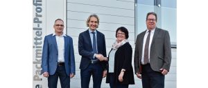V.l. Markus Wilkes, Engelbert Schulte, Jutta Günther und Klaus Gisselmann Freuen sich über die Übernahme. (Bild: ©Schulte Verpackungs-Systeme)