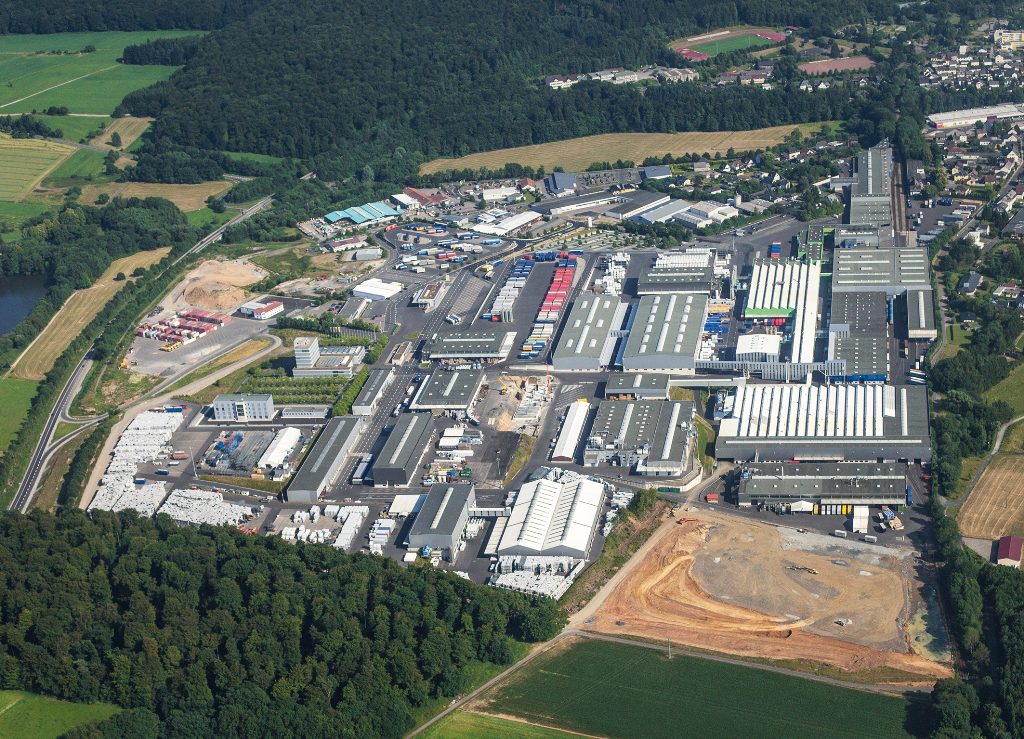 Expansionsmaßnahmen auf dem Werksgelände: die Schütz-Unternehmenszentrale in Selters im Westerwald. (Bild: Schütz)