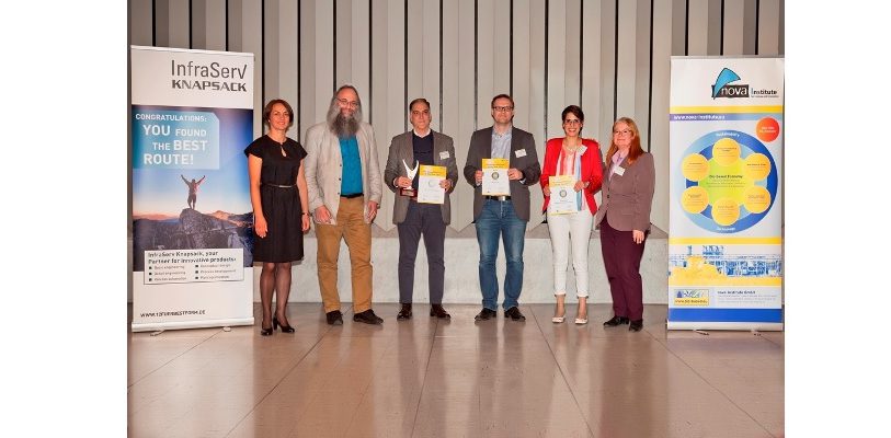 Preisverleihung Innovation Award „Bio-based Material of the Year 2017“ (v.l.n.r. Gordana Hofmann-Jovic, Sponsor InfraServ Knapsack (DE); Michael Carus, nova-Institut (DE); Eduardo Gordillo, Bio-Lutions (DE); Tuomas Mustonen, Paptic (Fl); Janin Wascinski, Phytowelt (DE); Asta Partanen, nova-Institut (DE)