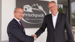 Frischpack-Geschäftsführer Marian Heinz (links) und Manfred Heimes freuen sich auf gute Zusammenarbeit. Bild: Frischpack GmbH.