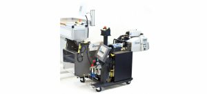 Das in der ACR GmbH eingesetzte halbautomatische Verpackungssystem Autobag AB 180 lieferte Automated Packaging Systems. Das System bedruckt die Verpackungsbeutel mit individuellen Kundendaten und verpackt bis zu 80 Beutel pro Minute. (Bild: APS)