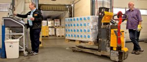 Für die angelieferten Paletten erhalten die Speditionsfahrer nun am Wareneingang einen PAKi-Palettenschein. (Bild: Pooling Partners)