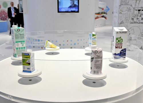 Diese Getränkeverpackungen zeigte die „Tetra Pak Dairy & Beverage Systems AB“ in Halle A6.