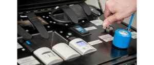 Auch wenig erfahrene Anwender sollen den Beumer bag tester schnell und einfach bedienen können. Bilder: Beumer Group GmbH & Co. KG