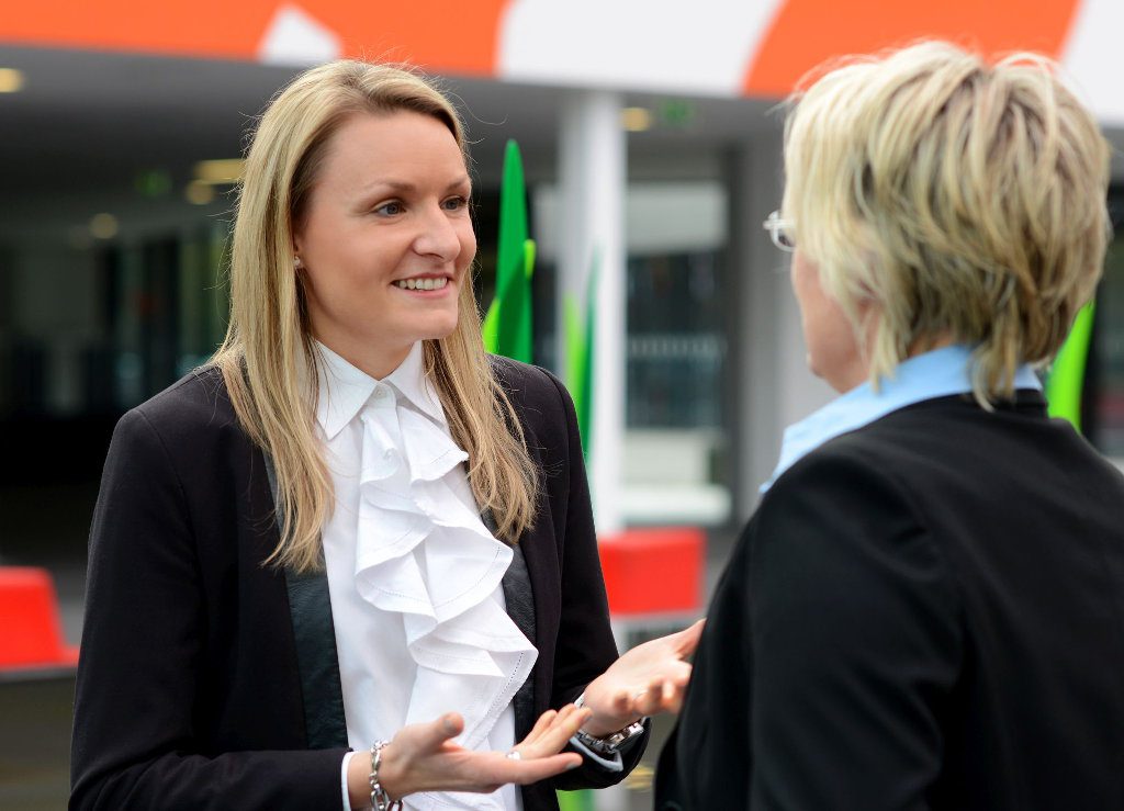 Cornelia Fehlner (l.), Veranstaltungsleiterin FachPack 2018