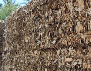 Die Ballen sind hoch verdichtet und erreichen ein Gewicht von bis zu 420 Kilogramm.