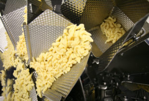 Die Mehrkopfwaage füllt die präzise dosierten Produktportionen direkt in Schlauchbeutel ab. Bild: Ishida