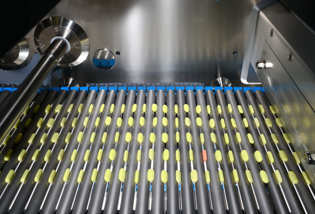 Automatische Inspektion am Rollenband (Bild: Meliscout)