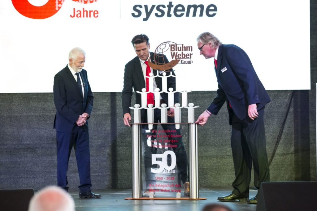 Eine Skulptur zum Jubiläum erhielt Eckhard Bluhm zum Jubiläum