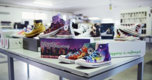 Sneakers bedruckt mit von Kunden online bereitgestellten Motiven (Bild: Memjet)
