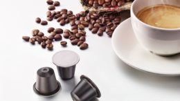 Kompostierbare Kaffeekapsel von Alpla und Golden Compound