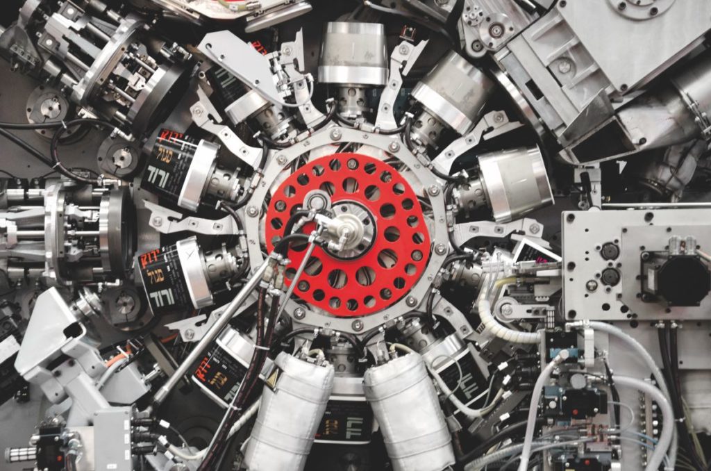 Der „Stern“ mit Kerndornen ist Herzstück der Becherformmaschine