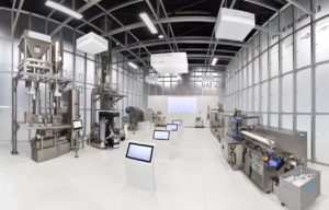 Anhand einer Produktionslinie wurden im Cube auf der ACHEMA die Einsatzmöglichkeiten des von den Excellence-United-Partnern gemeinsam entwickelten IoT-Hub demonstriert. Dabei handelt es sich um eine offene und modulare Plattform für Softwareentwicklung und Systemintegration.