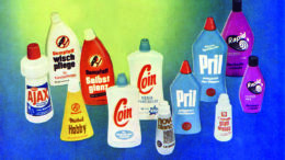 Beispiele für auf Kautex-Maschinen gefertigte Flaschen aus den 1960er-Jahren.