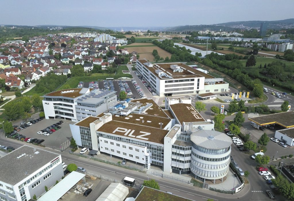 1991 zog Pilz in die „Schwarze Breite“ nach Ostfildern-Nellingen, 2008 wurde erweitert und schließlich 2015 der heutige Pilz-Campus eingeweiht. (Bild: Pilz GmbH & Co. KG)