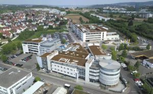 1991 zog Pilz in die „Schwarze Breite“ nach Ostfildern-Nellingen, 2008 wurde erweitert und schließlich 2015 der heutige Pilz-Campus eingeweiht. (Bild: Pilz GmbH & Co. KG)