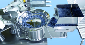 Die Verschließstation der integrierten Abfülllinie für Porton Biopharma.