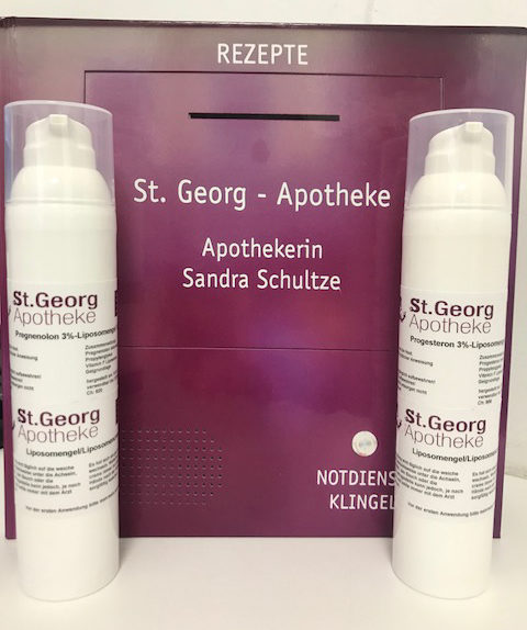 In der St. Georg Apotheke im oberbayrischen Bad Aibling wird der Farbetikettendrucker ColorWorks C3500 von Epson ebenfalls eingesetzt: für die Kennzeichnung individueller Rezepturen, die Apothekerin Sandra Schultze nach ärztlicher Anweisung herstellt. (Bild: Apotheke St. Georg)