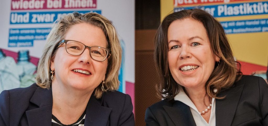 Bundesumweltministerin Svenja Schulze (links) und Gunda Rachut, Vorstand der ZSVR, standen der Presse Rede und Antwort. (Bild: BMU/Sascha Hilgers)