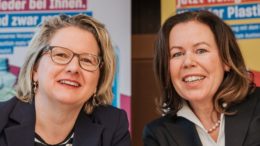 Bundesumweltministerin Svenja Schulze (links) und Gunda Rachut, Vorstand der ZSVR, standen der Presse Rede und Antwort. (Bild: BMU/Sascha Hilgers)