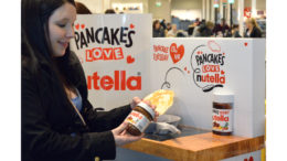 Nutella-Werbedisplay zum Pfannkuchentag (Bild: STI Group)