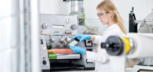 Oberflächentests im Innovationscenter von Saueressig