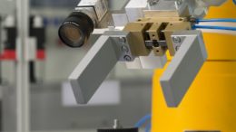 Zweibacken-Greifer mit integrierter Sensorik (Bild: Fraunhofer IGCV)