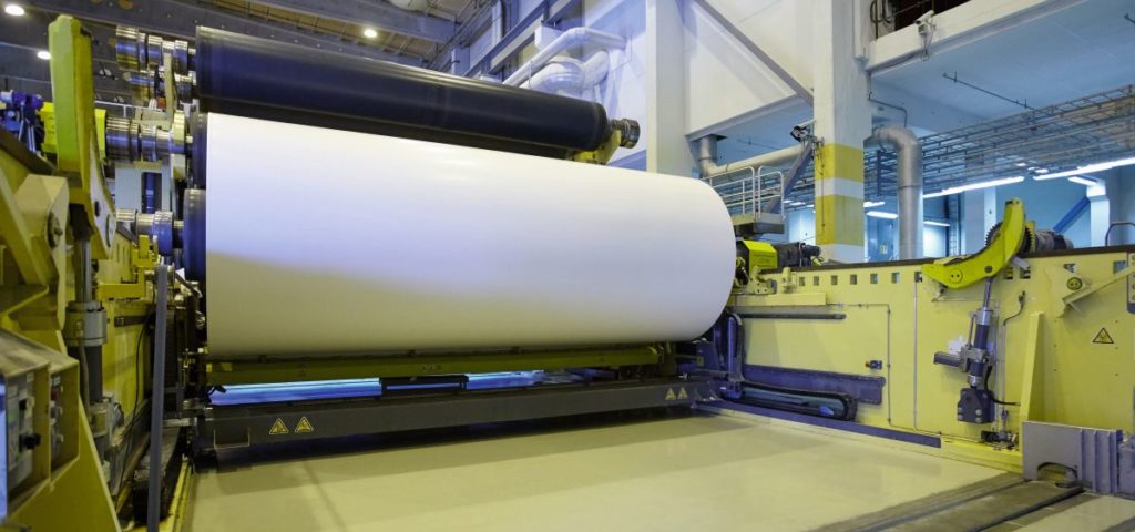 Kartonagefaltmaschine im Metsä-Board-Werk Husum