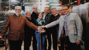 Inbetriebnahme der Dynafill bei der Brauerei Bischofshof (Bild: Krones AG/Simon Gehr)
