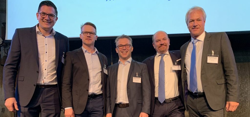 Vertreter von Topac, Mondini und Ribbeck freuen sich über die vereinbarte Kooperation