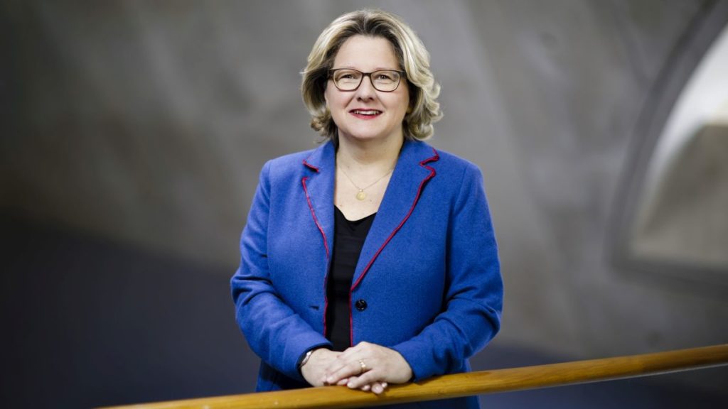 Bundesumweltministerin Svenja Schulze (Bild: BMU/ Thomas Trutschel)