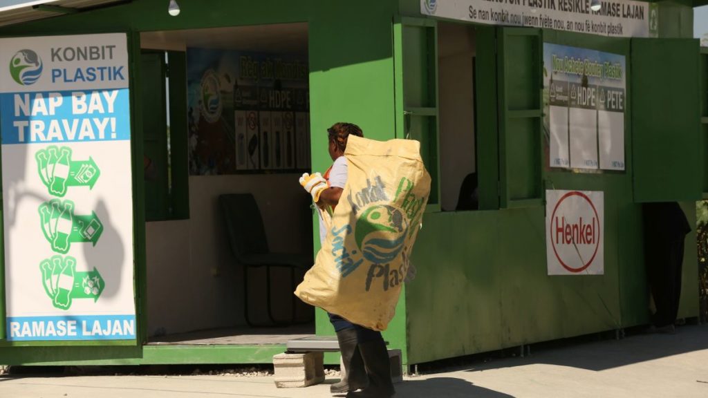 Plastik-Sammelzentrum in Haiti (Bild: Henkel)