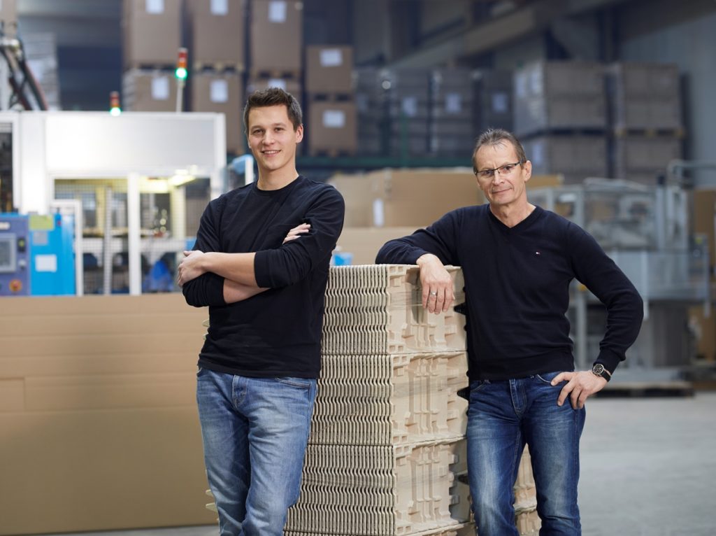 Alexander Tomas (links) und Jan Reh sind bei buhl-paperform verantwortlich für die Produktion.