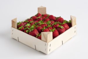 Verpackungen aus Holz stehen bei den Erzeugern von Erdbeeren ganz hoch im Kurs. (Bild: GROW)