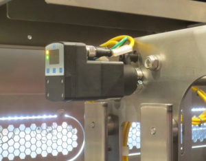 Kompaktstellantrieb AG05 zur automatisierten Formatverstellung an einer Verpackungsmaschine der Firma ADCO (USA) (Bild: SIKO GmbH)