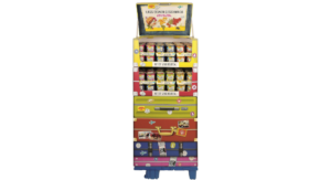 Auf Weltreise am Point of Sale: Die Zweitplatzierung zum Launch der neuen Maggi „Food Travel“ Instant Cups stammt aus der Ideenschmiede von DS Smith. Das Display in Kofferoptik punktet mit aufmerksamkeitsstarker Gestaltung und einem unkomplizierten Handling. (Bild: DS Smith)