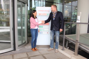 Talitha Meisl, Leiterin des zentralen Lagerwesens bei SPAR, und RS-Systems-Geschäftsführer Martin Köllner in der Salzburger SPAR-Zentrale. (Bild:Press’n’Relations und SPAR)