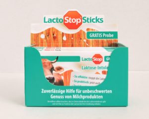 Die besondere Herausforderung im Falle des Produkts Lactostop: der extrem kleine und leichte Stick – dennoch maschinell platzierbar durch hochsensible Robotertechnik. (Bild: MUNDSCHENK Stickpack Service)