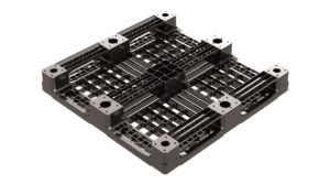 Die Drei-Kufen-Palette CP3 ist mit den Maßen 1.140 x 1.140 mm für die Containerbeladung optimiert. (Bild: Cabka-IPS)