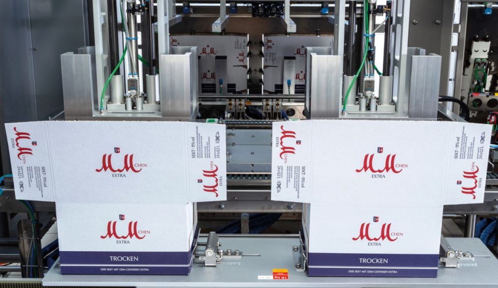 Die schnittstellenfreie kompakte Anlage bietet vielfältige Flaschen- und Endverpackungsformate für effiziente Verpackungslösungen. (Bild: Gerhard Schubert GmbH)