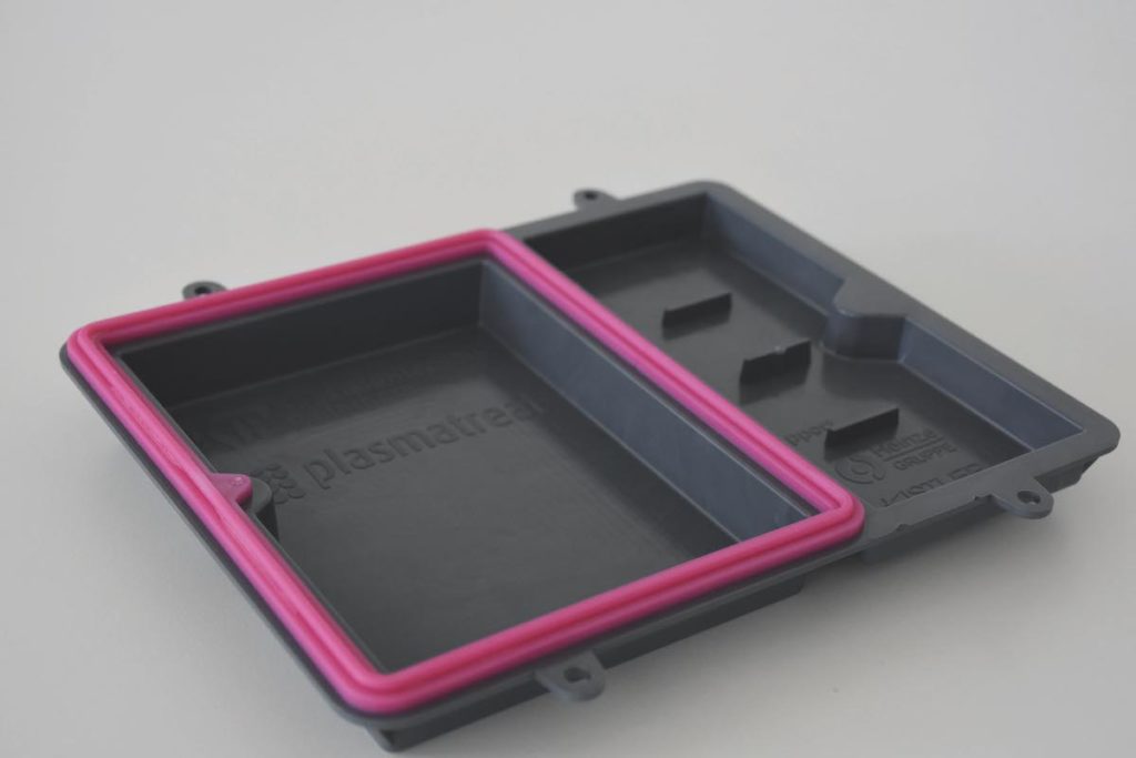 Sichere Haftung bisher inkompatibler Materialien mit dem InMould-Plasmaverfahren. (Bild: Plasmatreat GmbH)