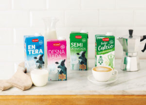 In Spanien hat sich ALDI, einer der führenden Discounter in Europa, für die aseptische Kartonpackung combibloc EcoPlus 1.000ml von SIG entschieden, um die UHT-Milch der Marke Milsani in einer nachhaltigen Verpackungslösung anzubieten, die bis zu 28 % weniger CO2 benötigt – verglichen zu einer herkömmlichen, formatgleichen 1-Liter Kartonpackung von SIG. (Bild: ALDI)