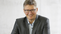 Peter Gumbsch ist der neue Vorsitzende des Fraunhofer-Verbund Werkstoffe, Bauteile – MATERIALS (Bild: Stock Müller)