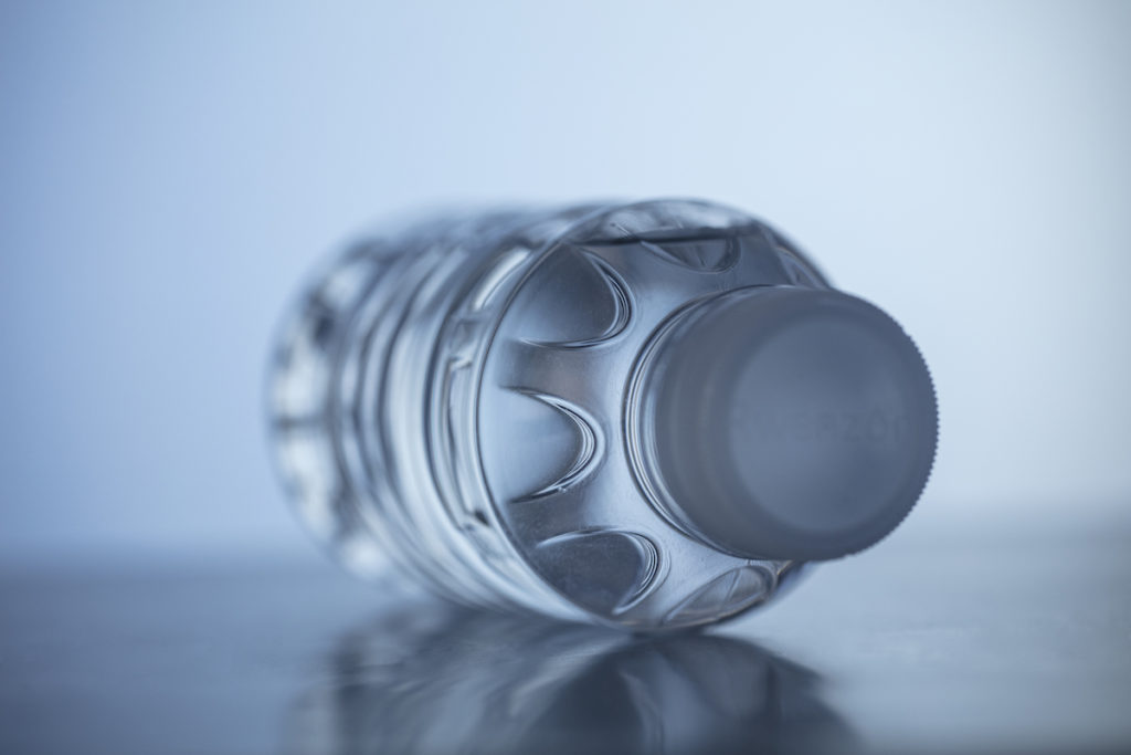 Mit seinem umfassenden PET-Portfolio deckt KHS die gesamte Wertschöpfungskette vom innovativen Flaschendesign bis zur energie- und ressourceneffizienten Produktion ab. (Bild: KHS-Gruppe)