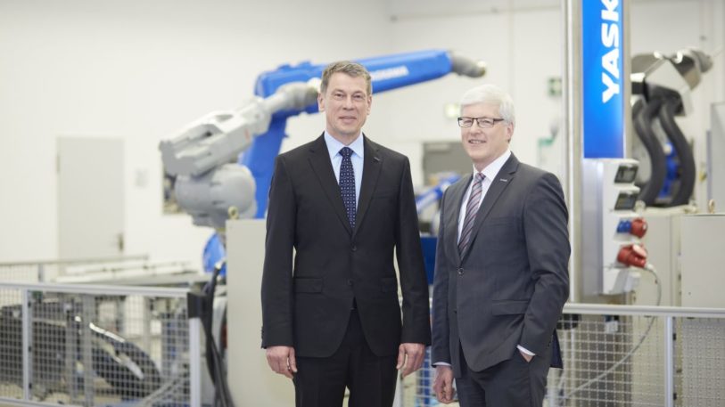 Yaskawa-Europe-CEO Bruno Schnekenburger (links) und Manfred Stern, Regional Head Europe (Bild: Yaskawa)