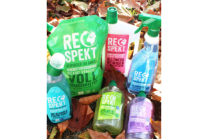 Alle Respekt-Produkte sind in ressourcenschonende Beutel sowie Flaschenkörper aus 100 Prozent Recyclingkunststoff verpackt. (Bild: obs/EDEKA Zentrale AG & Co. KG)