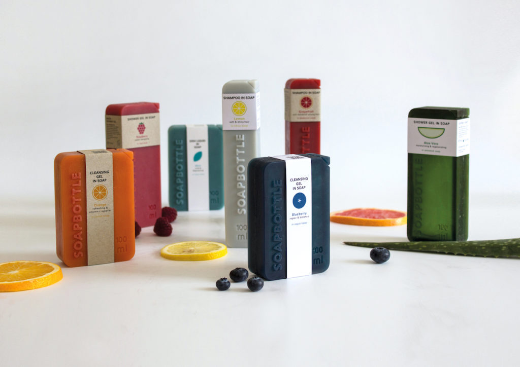 Für die Soapbottle sind verschiedene Größen und Formen möglich. Das Papieretikett wird recycelt. (Bild: Jonna Breitenhuber)